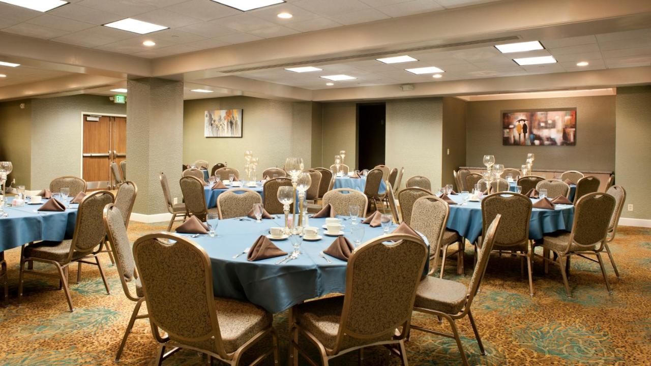 | Holiday Inn Rock Island-Quad Cities, an IHG Hotel