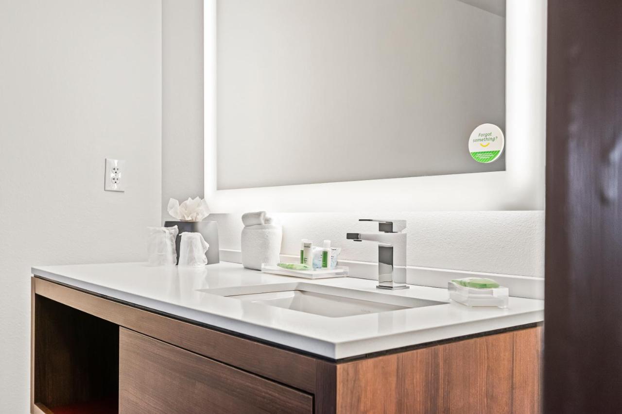 Deluxe King Room - Non-Smoking at Holiday Inn St. Petersburg West by IHG