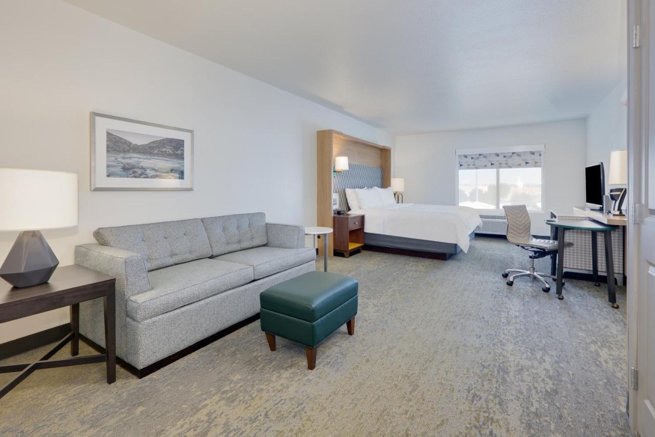 Deluxe King Room - Non-Smoking at Holiday Inn Twin Falls by IHG