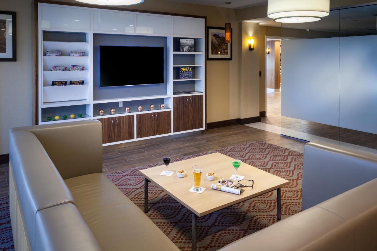 | Holiday Inn San Antonio-Downtown/Market Square, an IHG Hotel