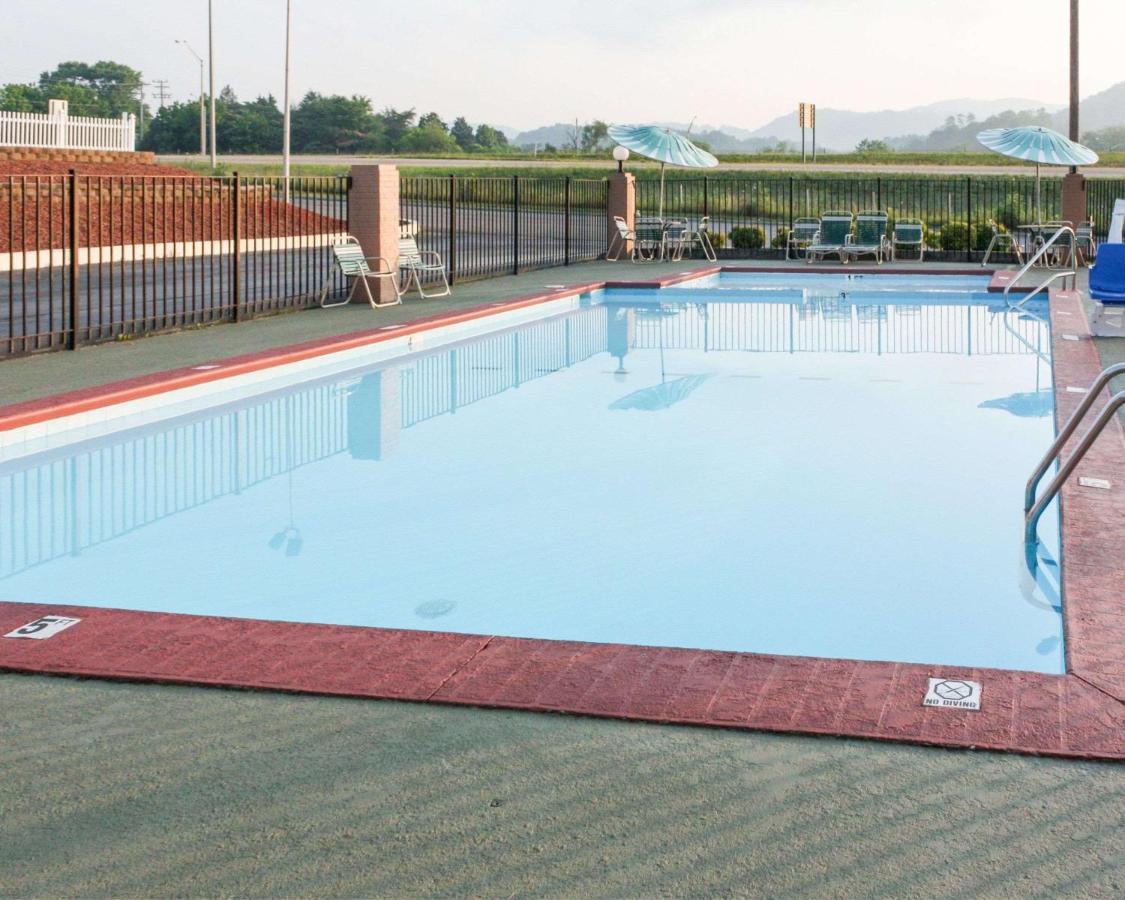 | Econo Lodge - Rocky Top
