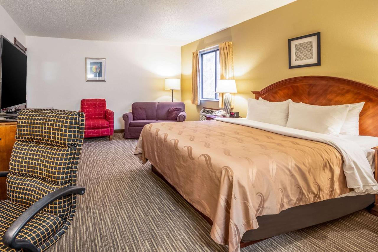 King Room - Non Smoking at Quality Inn Keystone near Mount Rushmore
