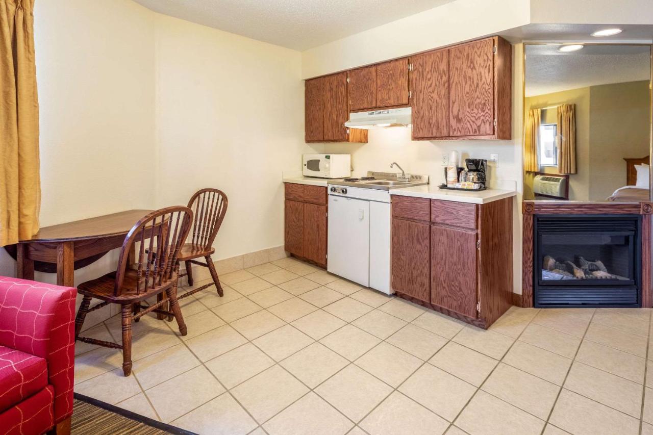 Superior Efficiency Family Suite - Non Smoking at Quality Inn Keystone near Mount Rushmore