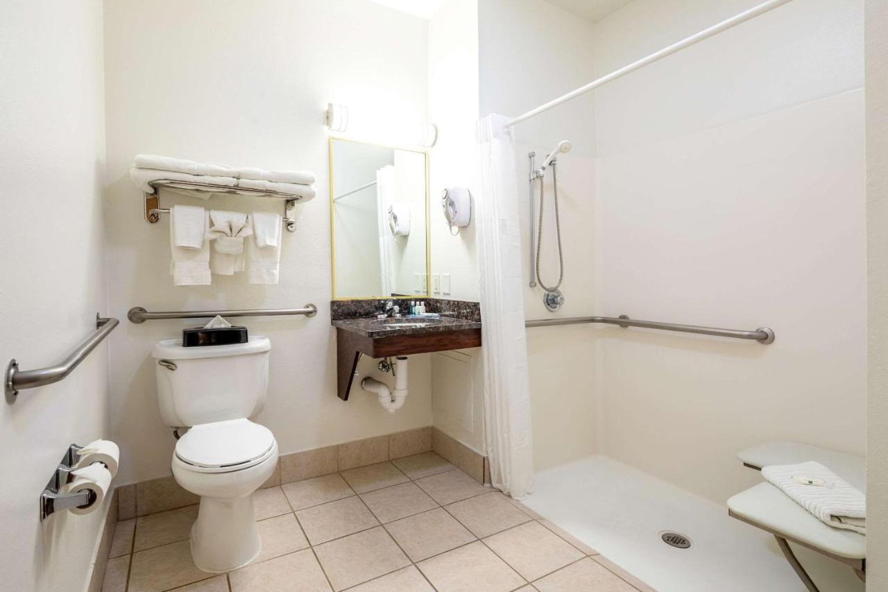 King Room - Accessible/Non-Smoking at Quality Inn Keystone near Mount Rushmore