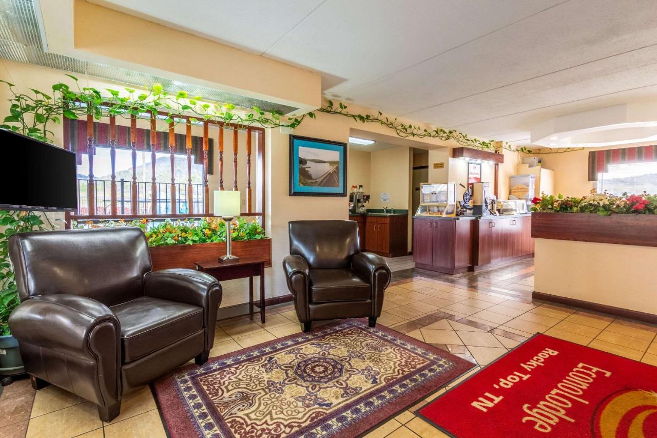 | Econo Lodge - Rocky Top