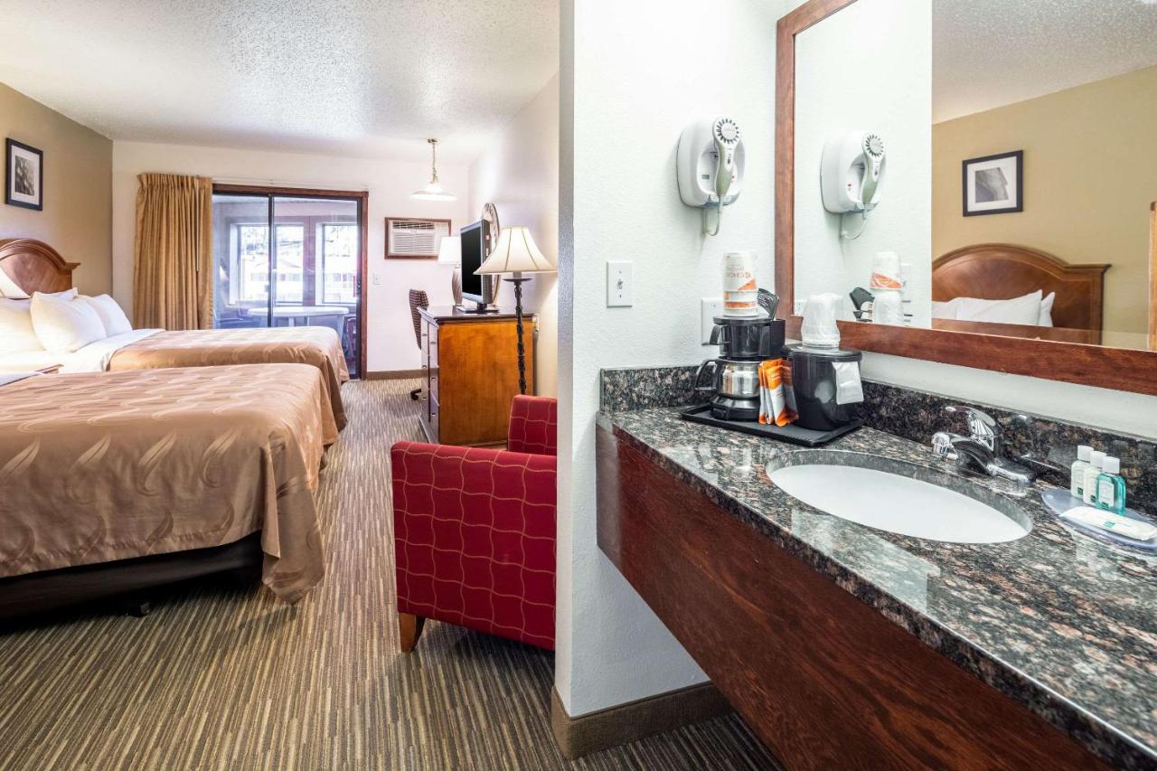 Queen Suite with Two Queen Beds - Non Smoking at Quality Inn Keystone near Mount Rushmore