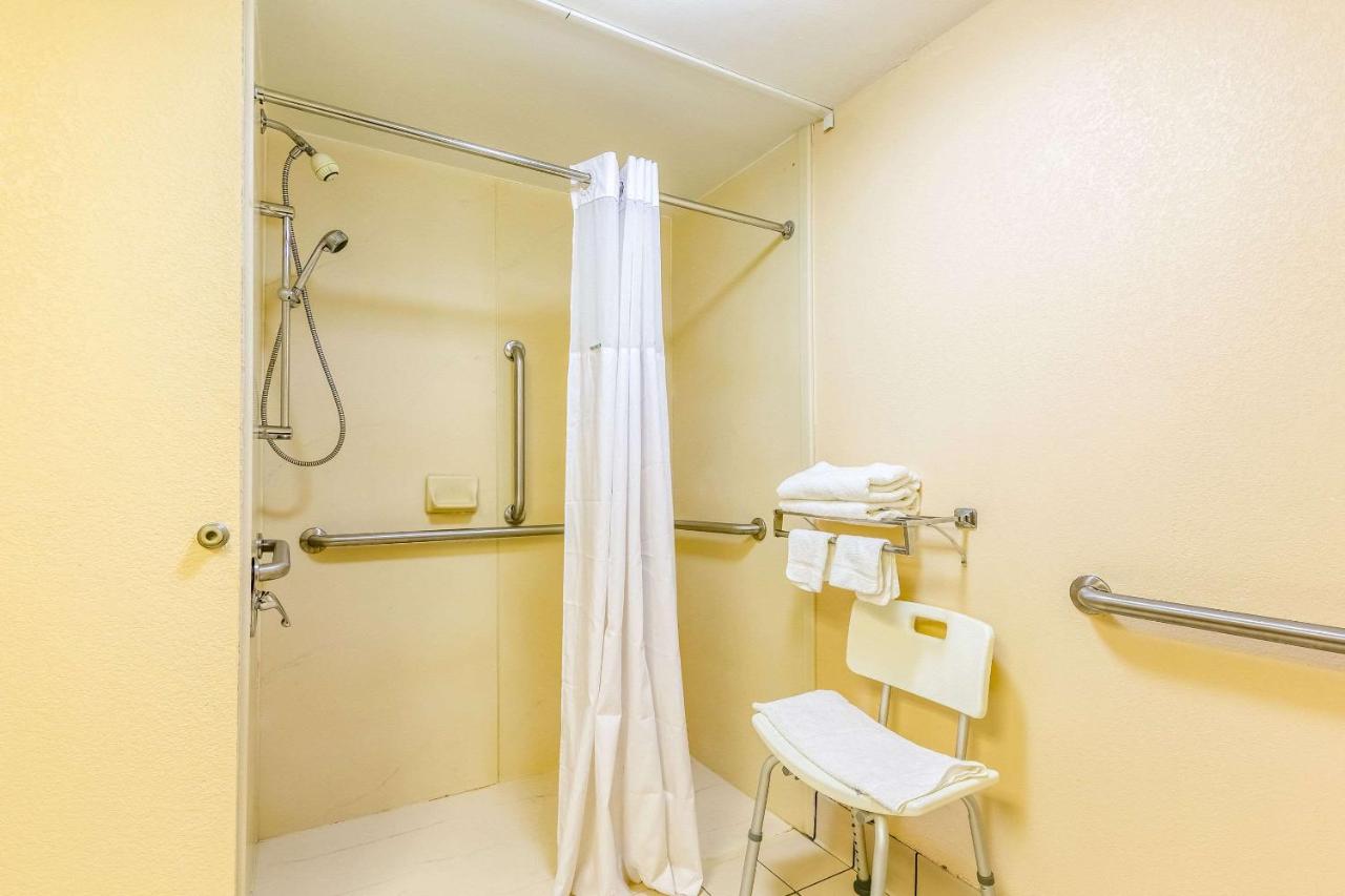 | Econo Lodge - Rocky Top