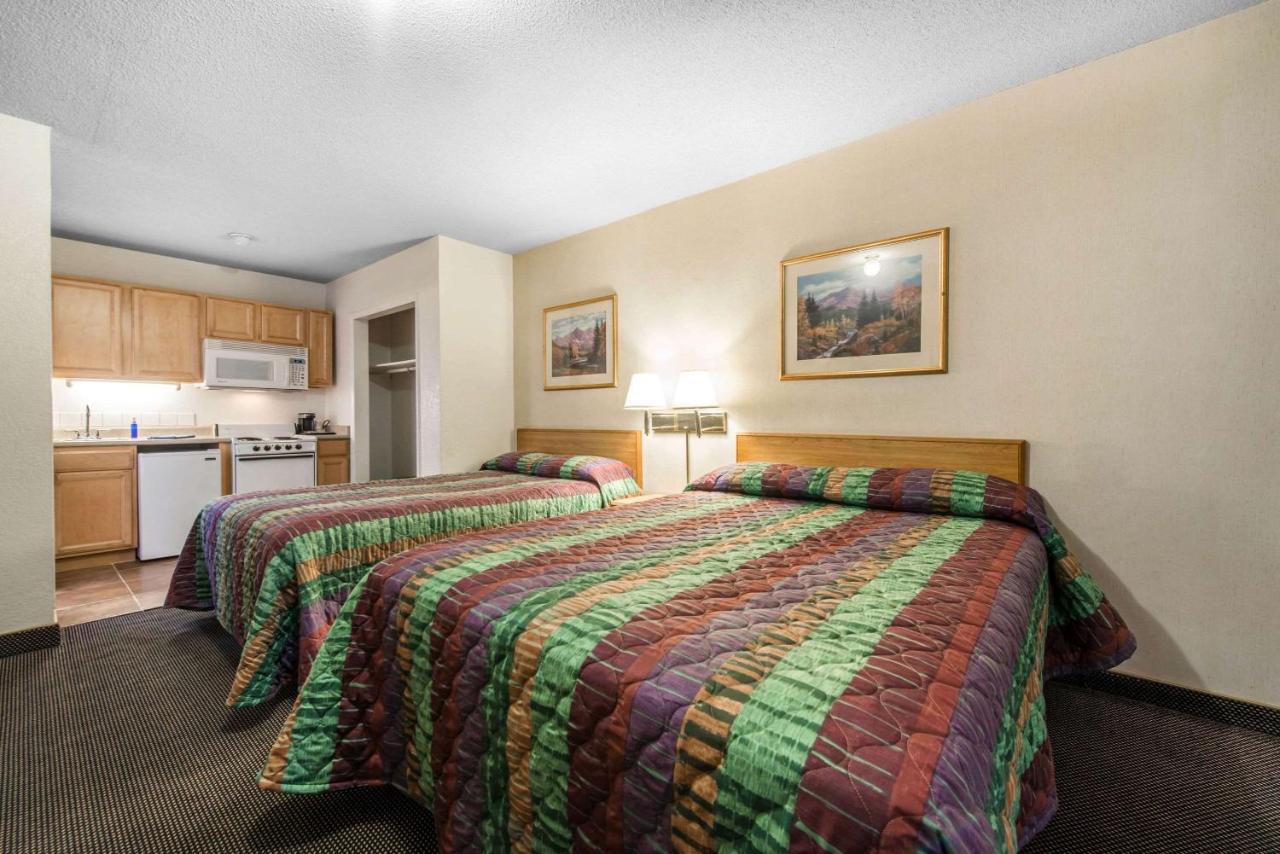 | Rodeway Inn & Suites Colorado Springs