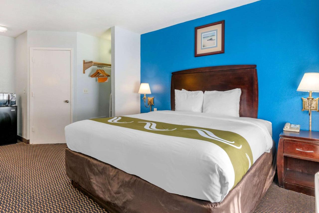 King Room - Non-Smoking at Quality Inn Sarasota North Near Lido Key Beach