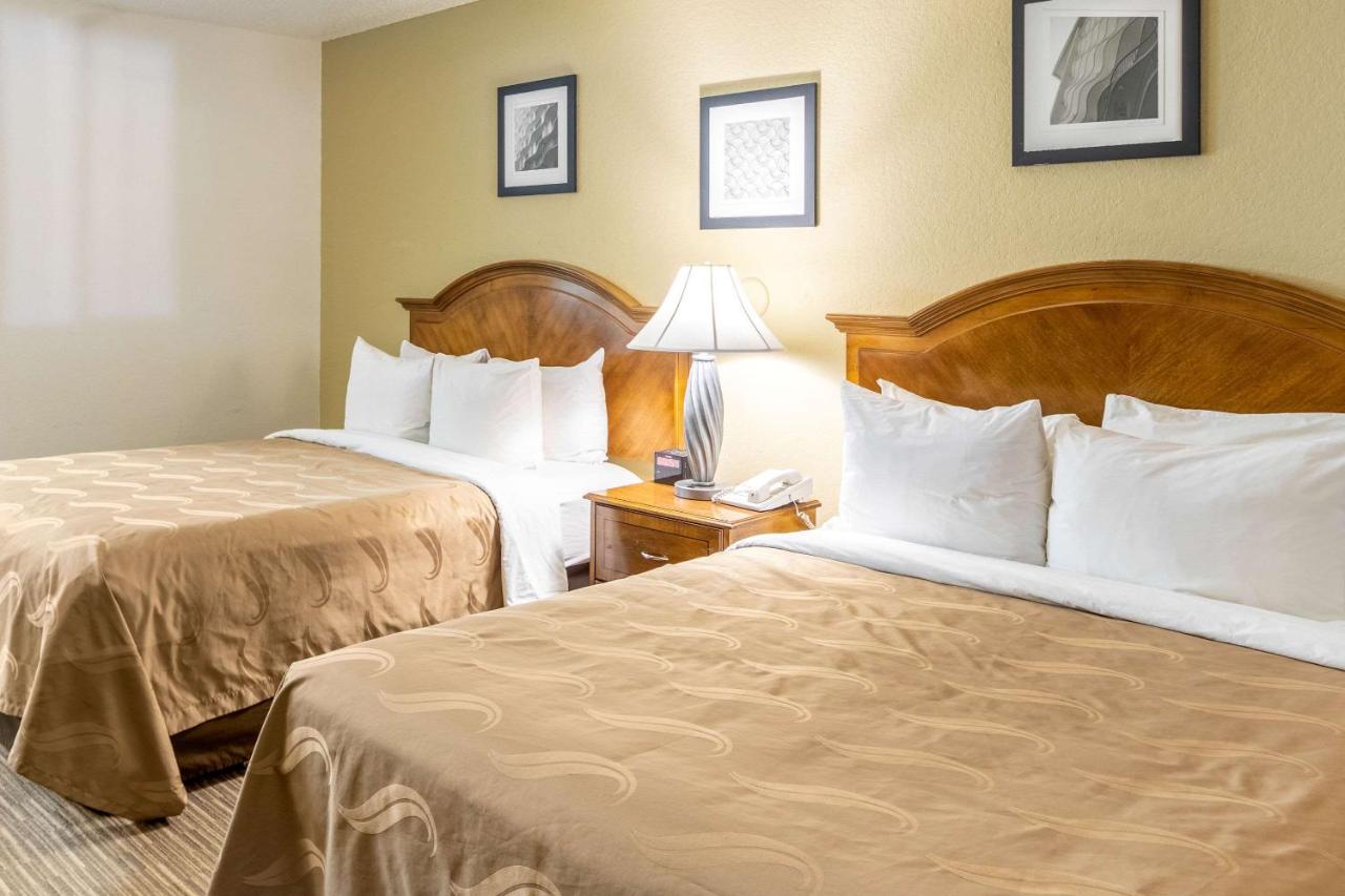 Queen Room - Non Smoking at Quality Inn Keystone near Mount Rushmore