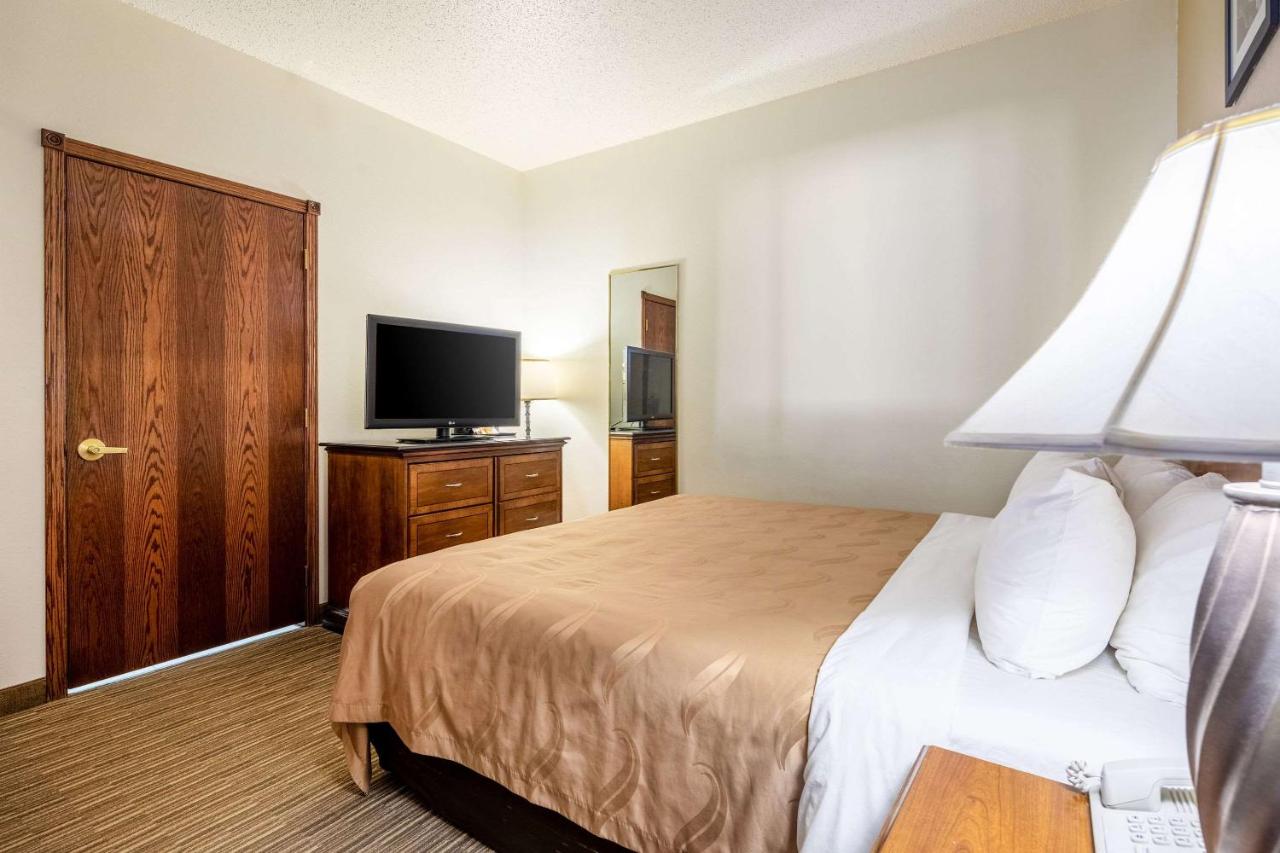 King Room - Accessible/Non-Smoking at Quality Inn Keystone near Mount Rushmore