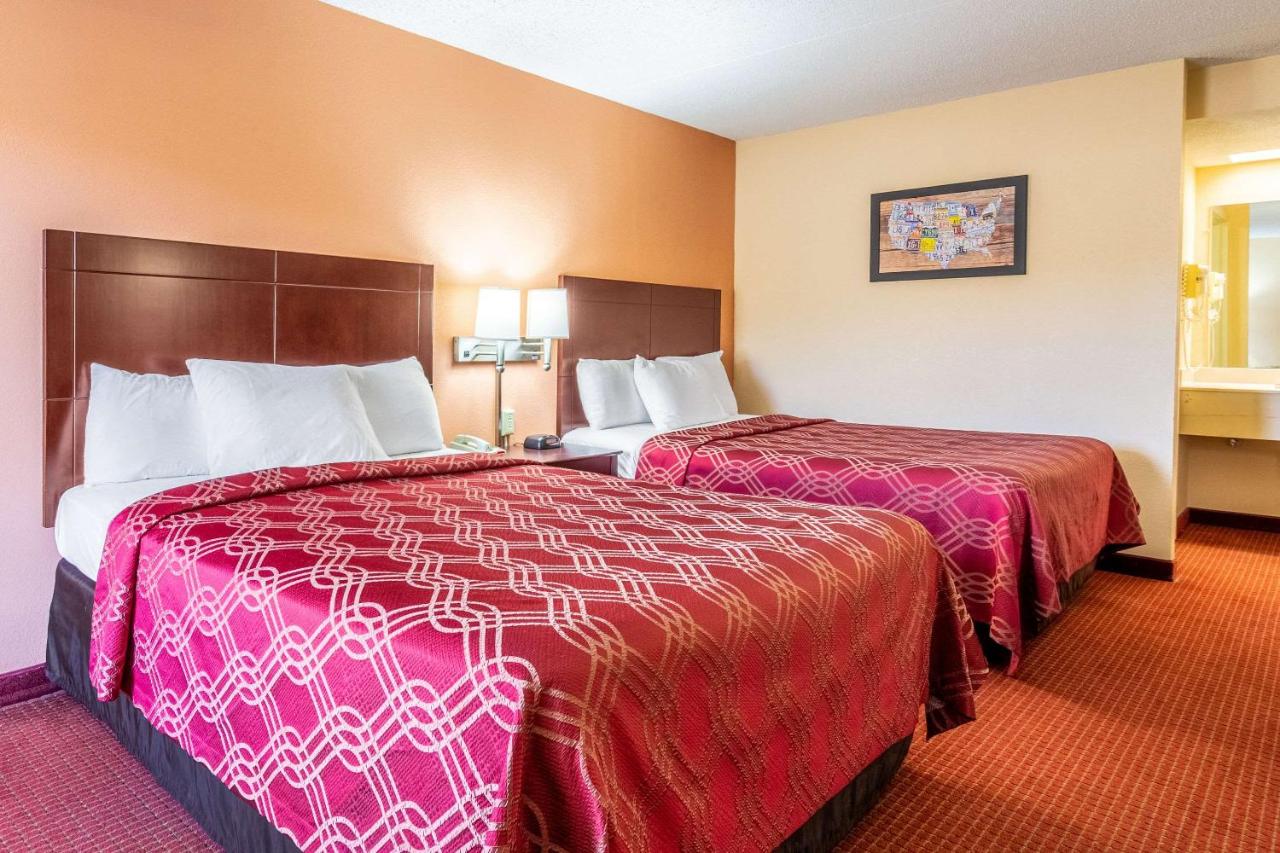 | Econo Lodge - Rocky Top