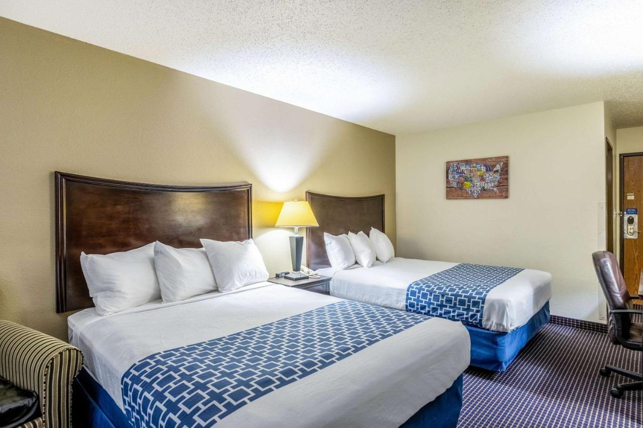 | Econo Lodge Inn & Suites