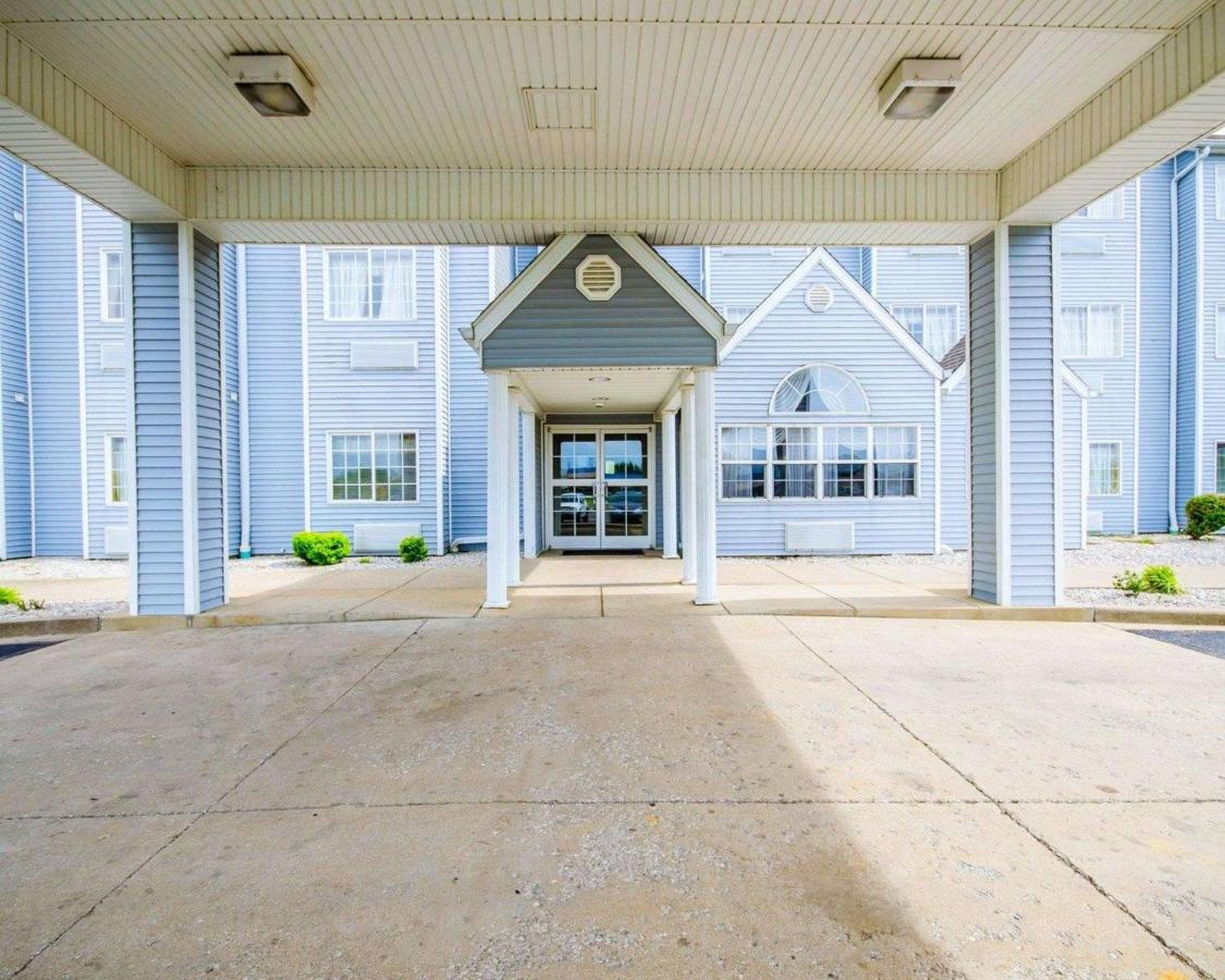 | Econo Lodge Inn & Suites Evansville