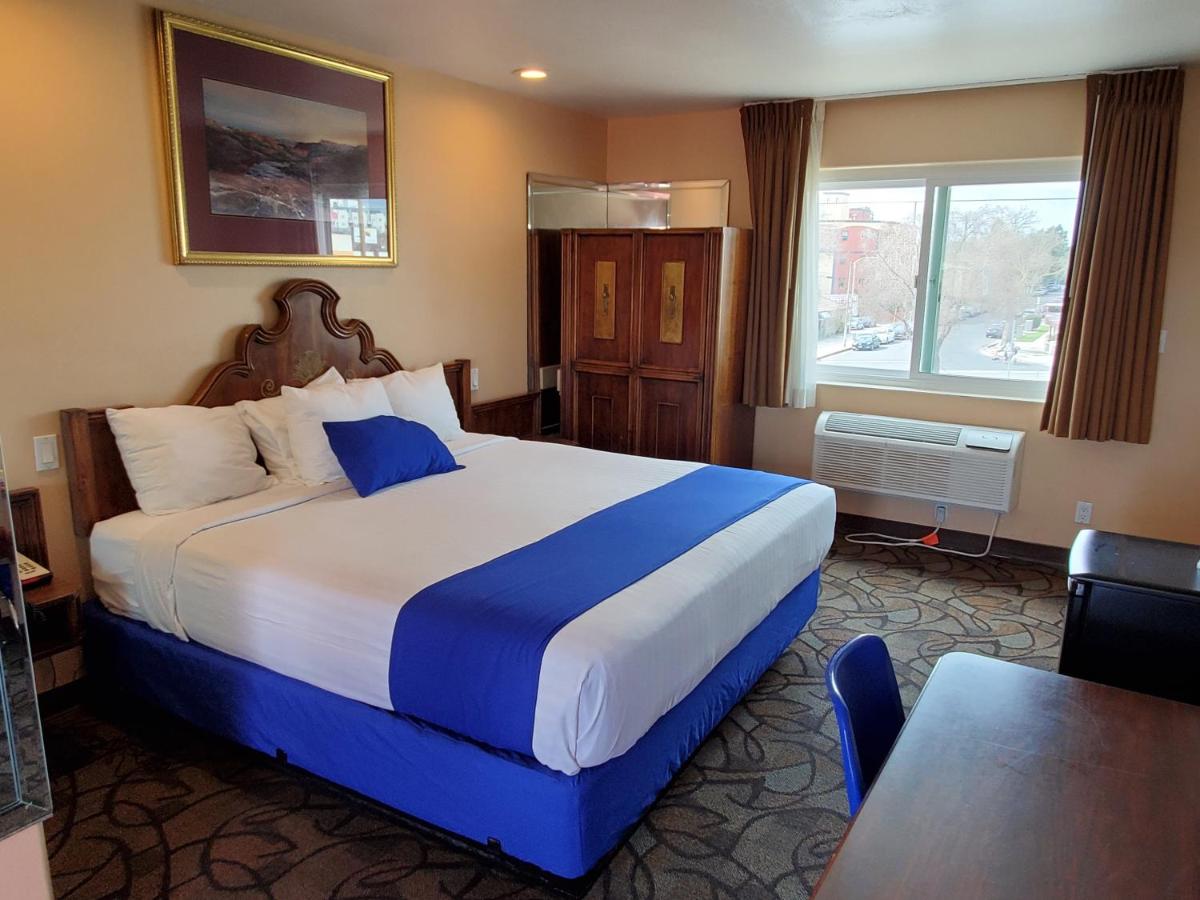 | Colony Inn