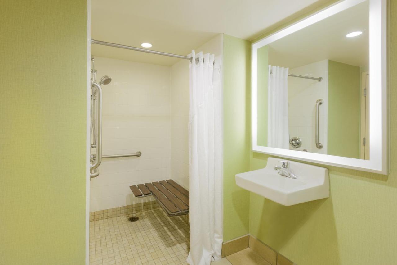 Queen Room - Accessible/Non-Smoking at Holiday Inn San Jose - Silicon Valley, an IHG Hotel