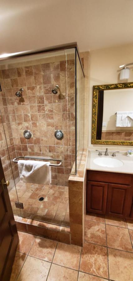 King Room with Spa Bath at Glen Tavern Inn