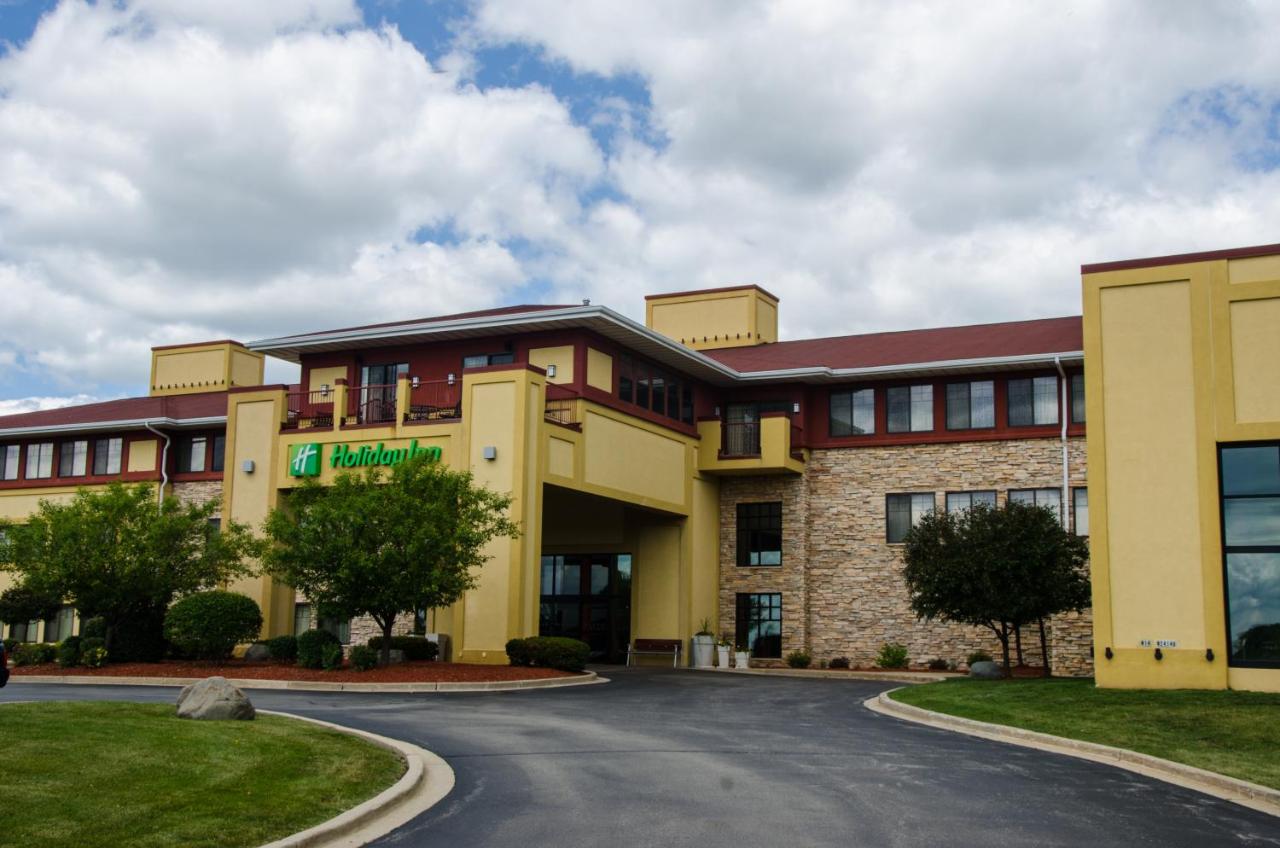 | Holiday Inn Hotel Pewaukee-Milwaukee West, an IHG Hotel