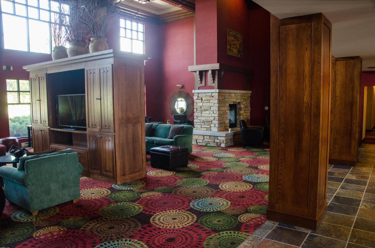  | Holiday Inn Hotel Pewaukee-Milwaukee West, an IHG Hotel