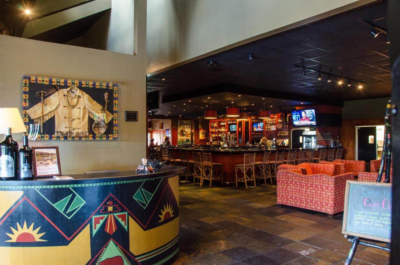 | Holiday Inn Hotel Pewaukee-Milwaukee West, an IHG Hotel