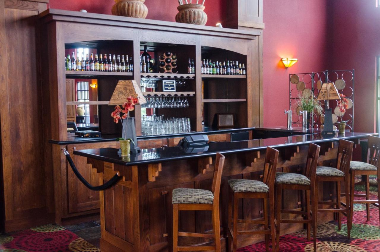 | Holiday Inn Hotel Pewaukee-Milwaukee West, an IHG Hotel