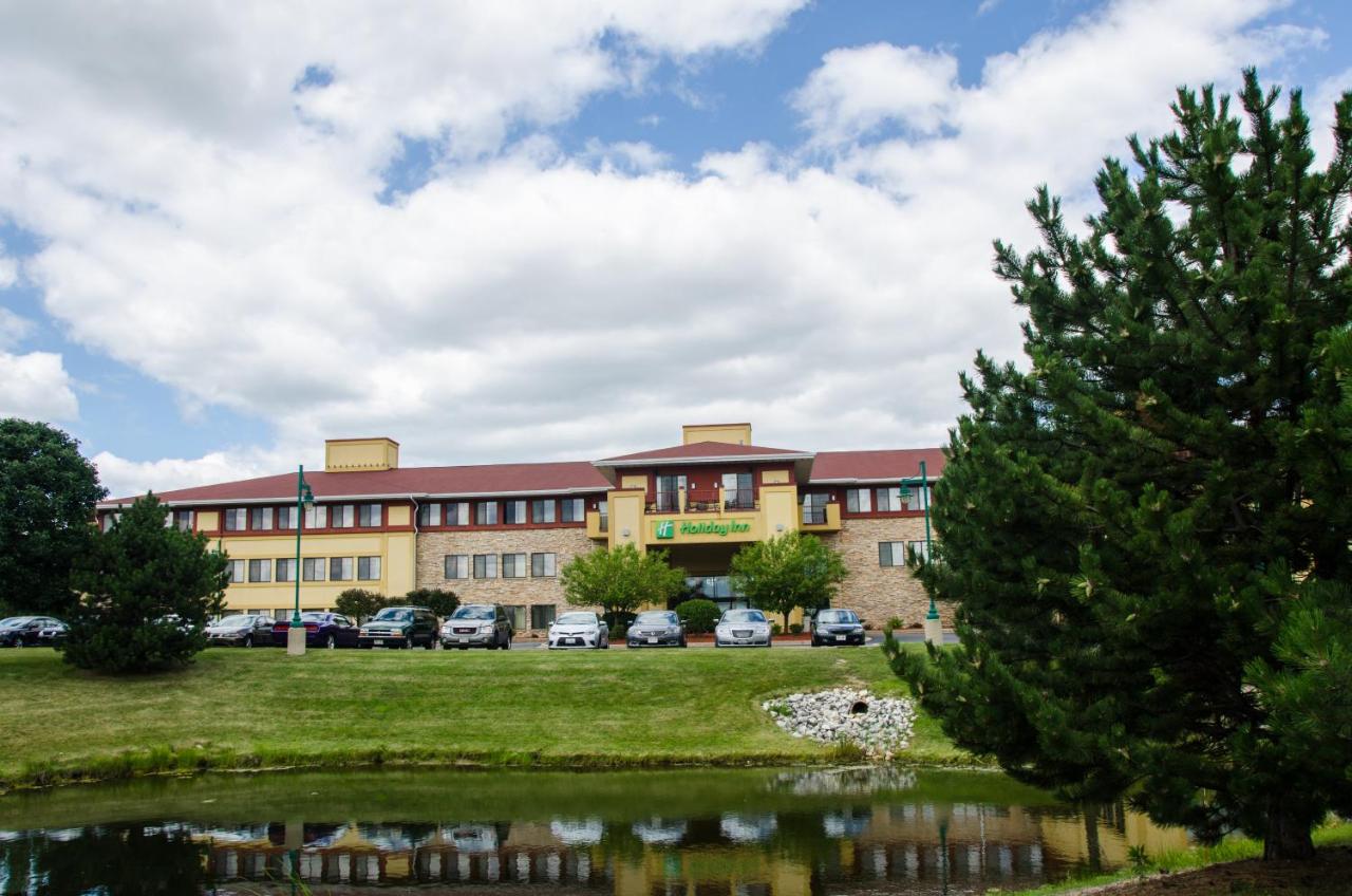 | Holiday Inn Hotel Pewaukee-Milwaukee West, an IHG Hotel
