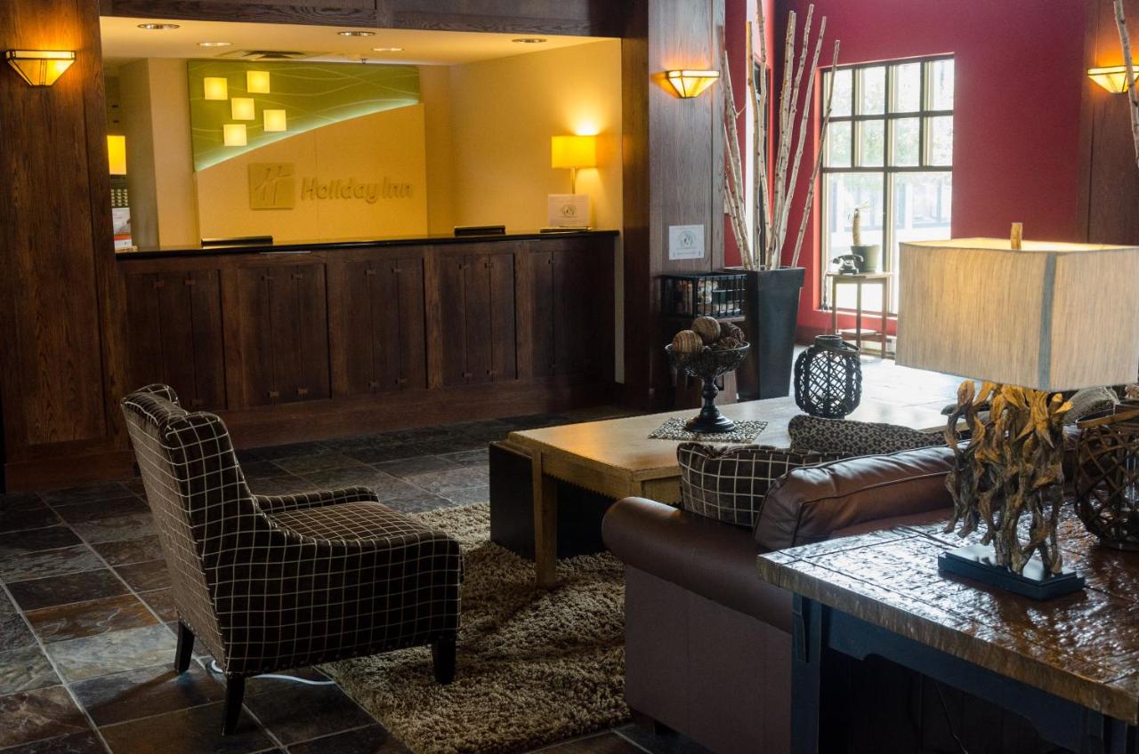 | Holiday Inn Hotel Pewaukee-Milwaukee West, an IHG Hotel
