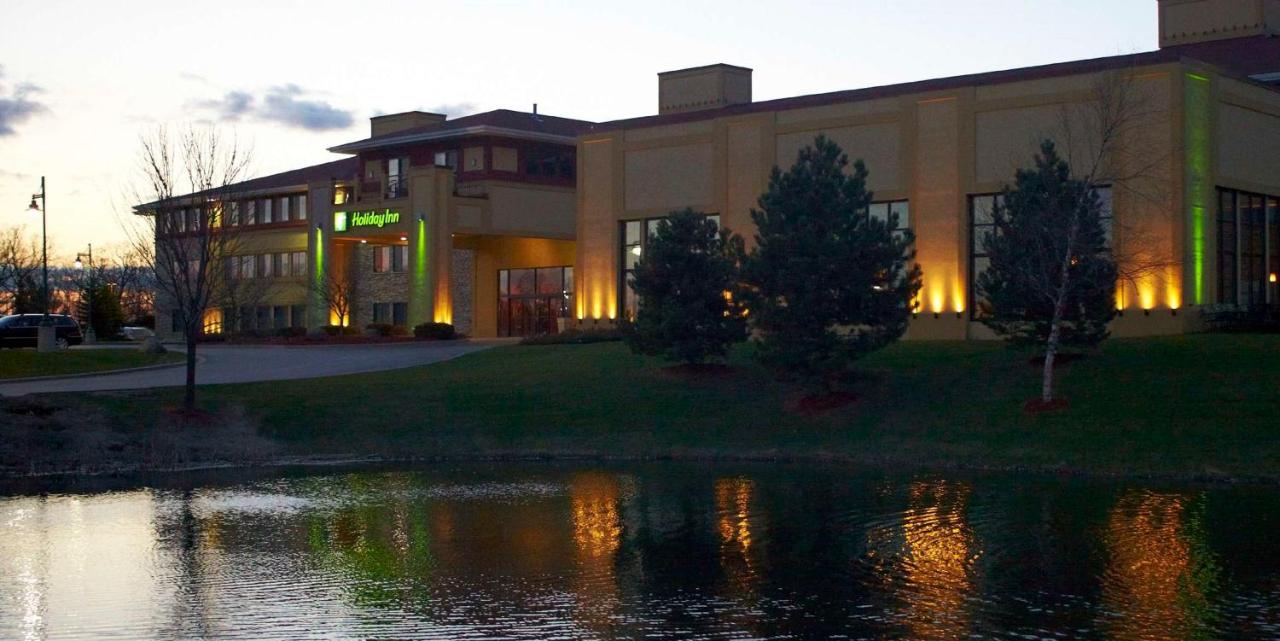 | Holiday Inn Hotel Pewaukee-Milwaukee West, an IHG Hotel