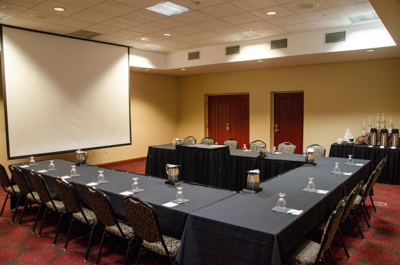 | Holiday Inn Hotel Pewaukee-Milwaukee West, an IHG Hotel