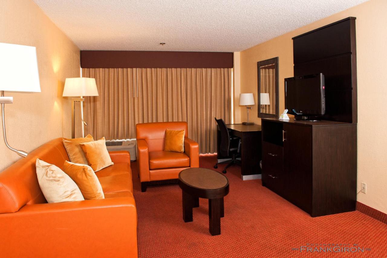 King Suite with Spa Bath - Non-Smoking at GreenTree Hotel Phoenix West