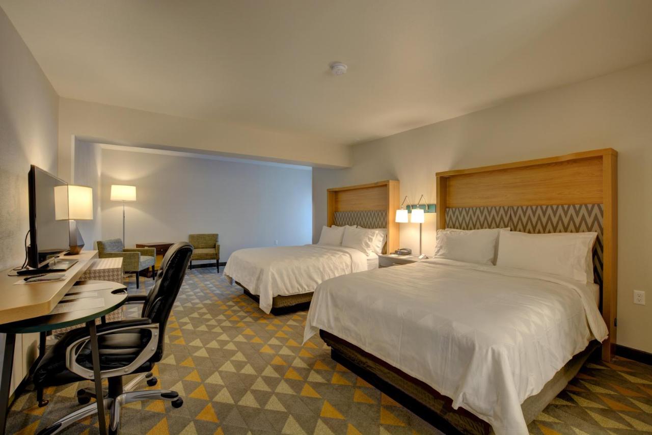 Twin Room - Mobility Access/Hearing Accessible at Holiday Inn Salem, an IHG Hotel