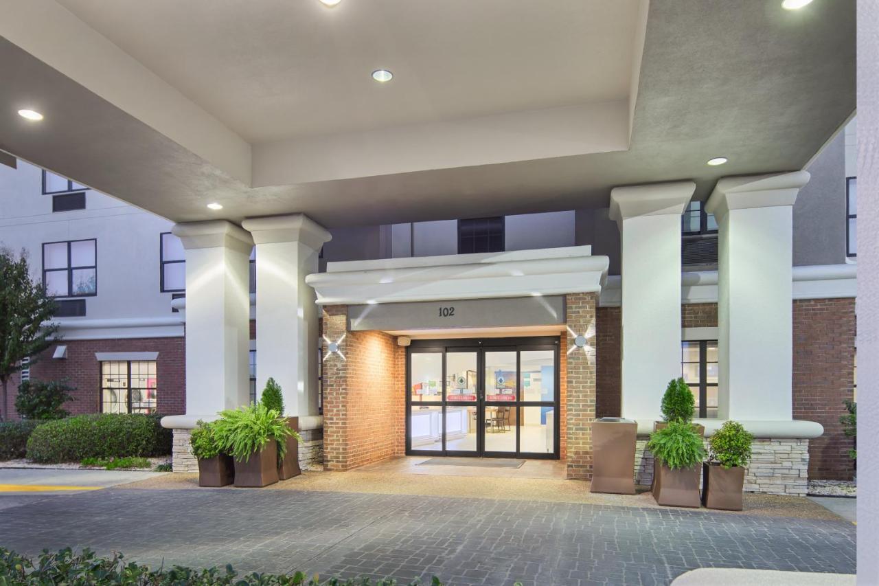 | Holiday Inn Express Hotel & Suites Byron, an IHG Hotel