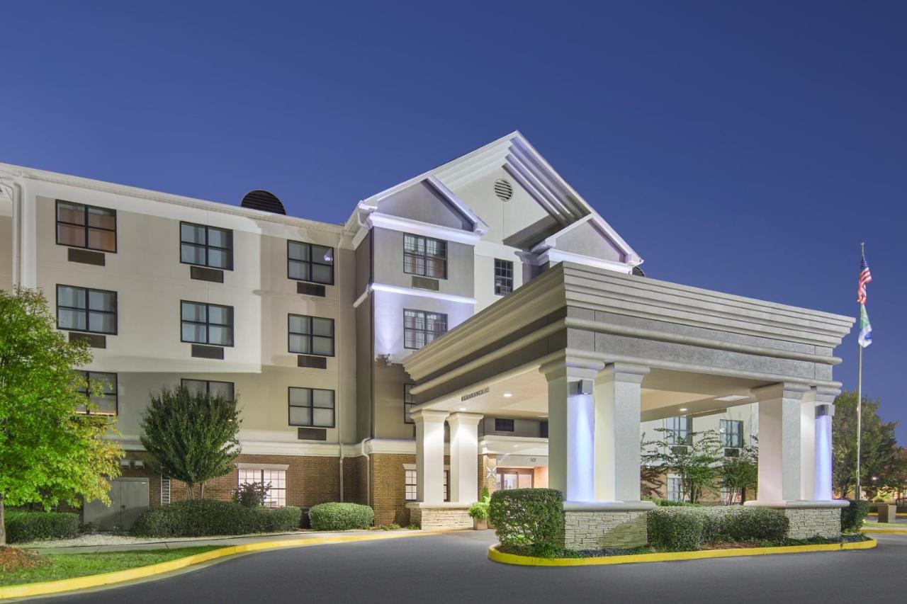 | Holiday Inn Express Hotel & Suites Byron, an IHG Hotel