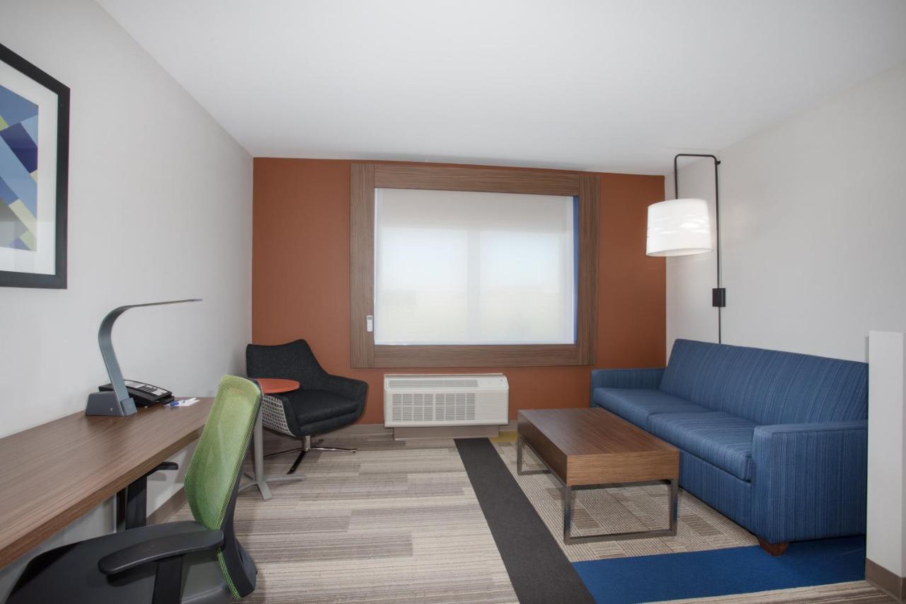 Deluxe Suite - Mobility Accessible - Non-Smoking at Holiday Inn Express & Suites Sioux City North-Event Center by IHG