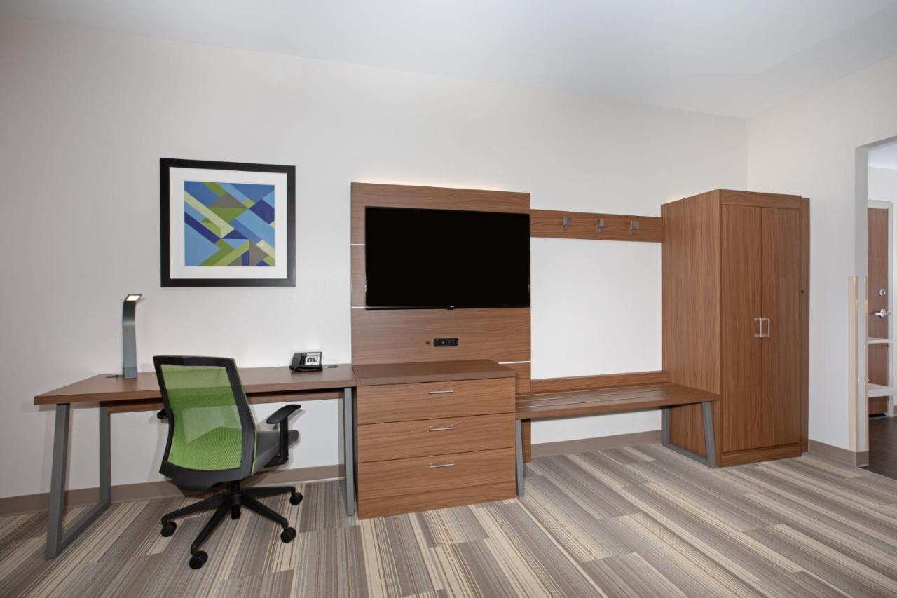 Deluxe Suite - Mobility Accessible - Non-Smoking at Holiday Inn Express & Suites Sioux City North-Event Center by IHG