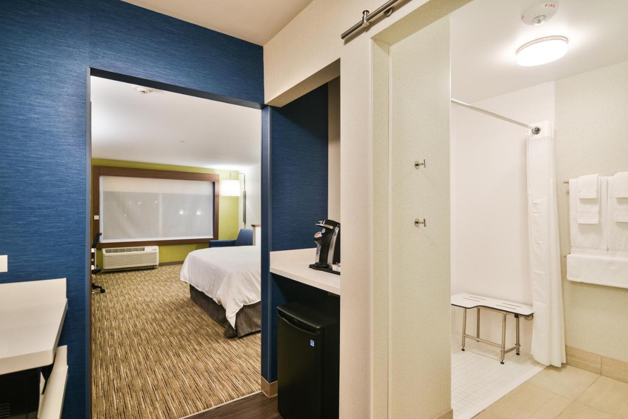 Suite - Mobility Access Roll in Shower/Non-Smoking at Holiday Inn Express and Suites-Lehi - Thanksgiving Point by IHG