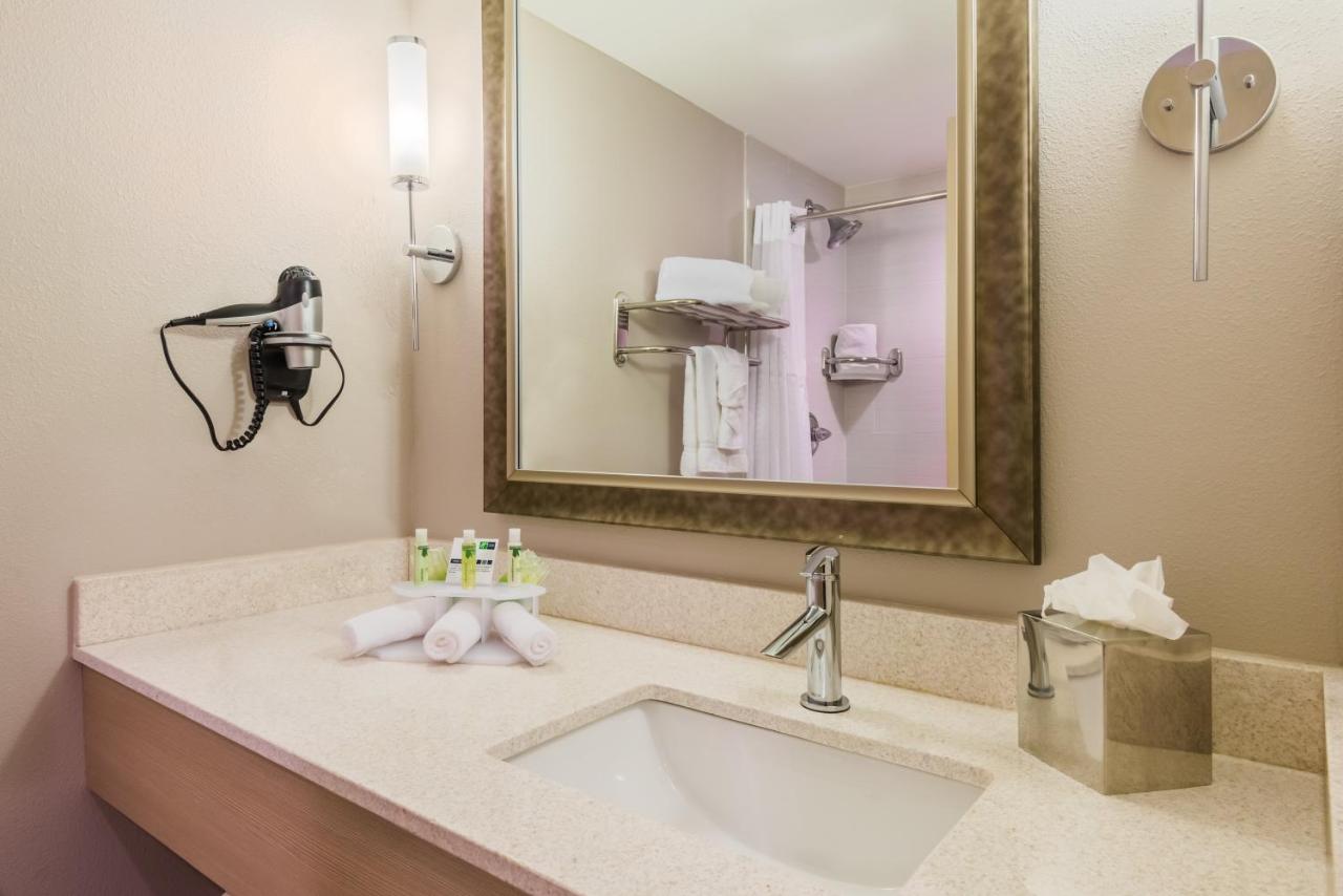 | Holiday Inn Express Fairhope - Point Clear, an IHG Hotel