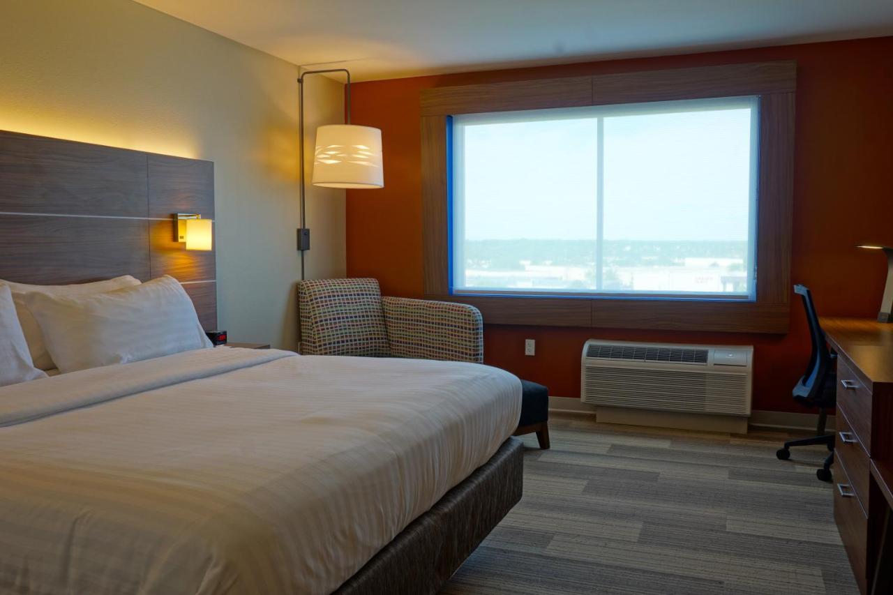 | Holiday Inn Express & Suites Omaha - Millard Area, an IHG Hotel