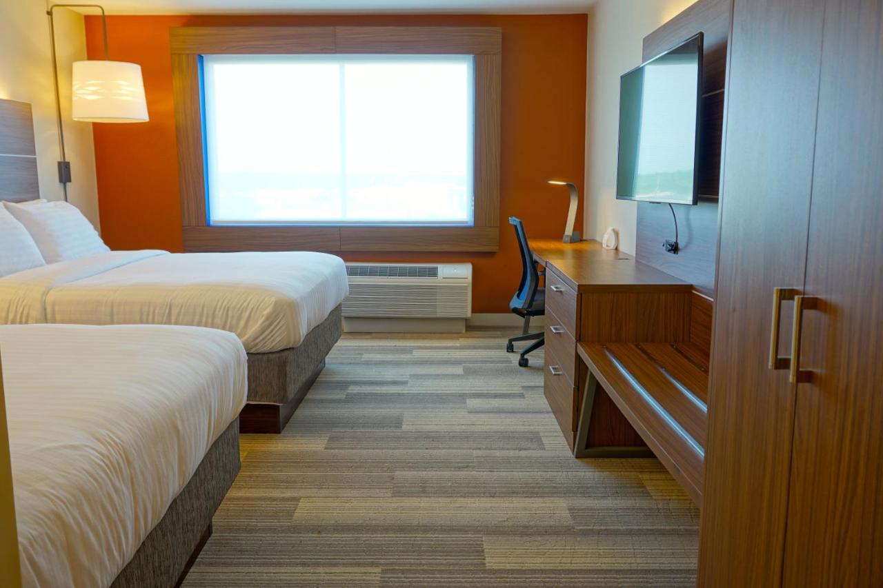 | Holiday Inn Express & Suites Omaha - Millard Area, an IHG Hotel