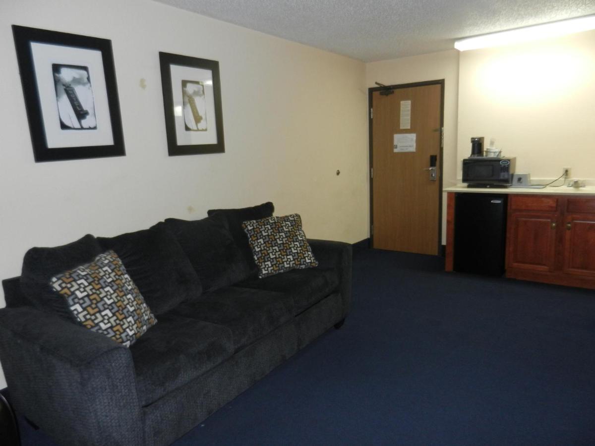 | Super 8 by Wyndham Potosi