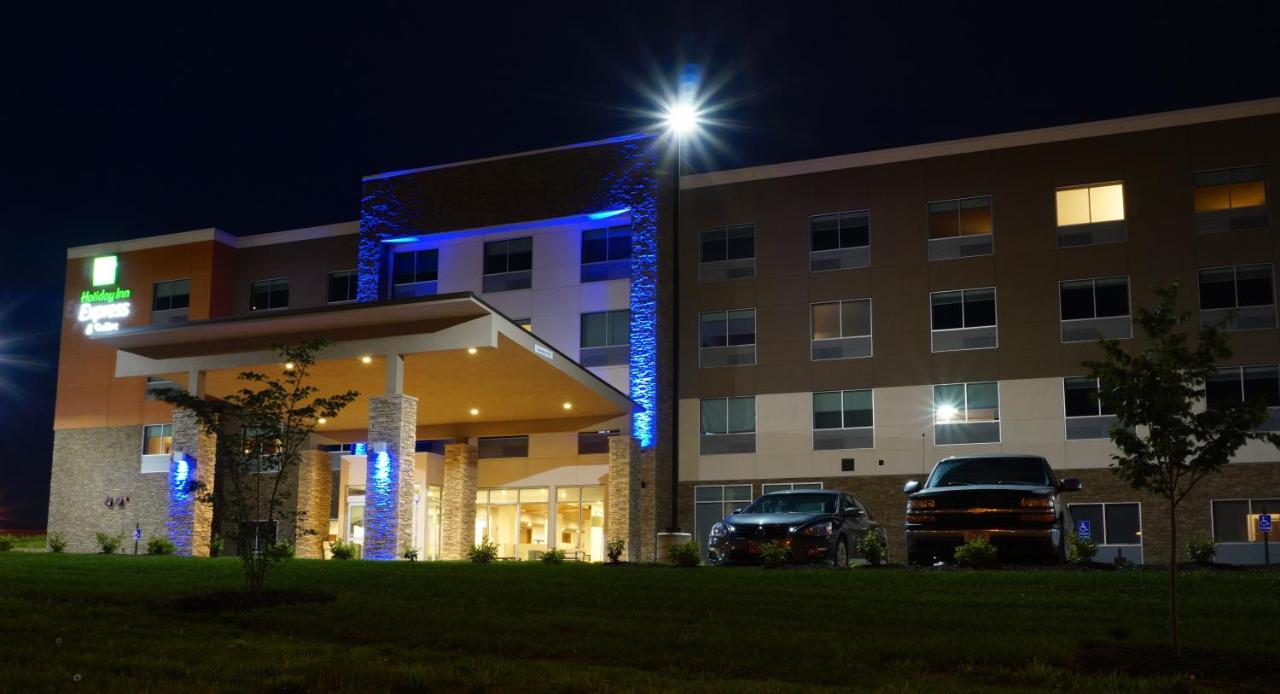 | Holiday Inn Express & Suites Omaha - Millard Area, an IHG Hotel