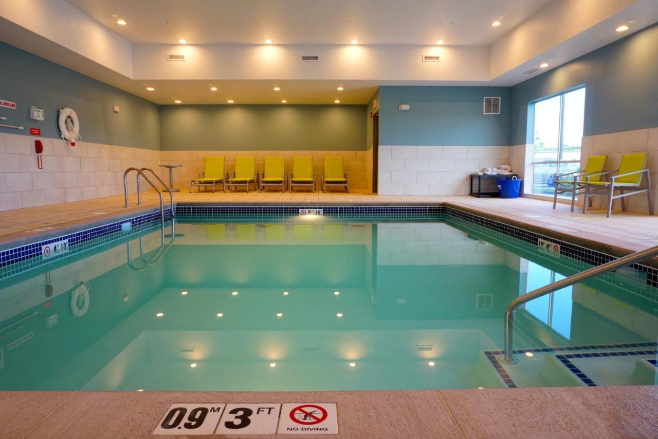 | Holiday Inn Express & Suites Omaha - Millard Area, an IHG Hotel