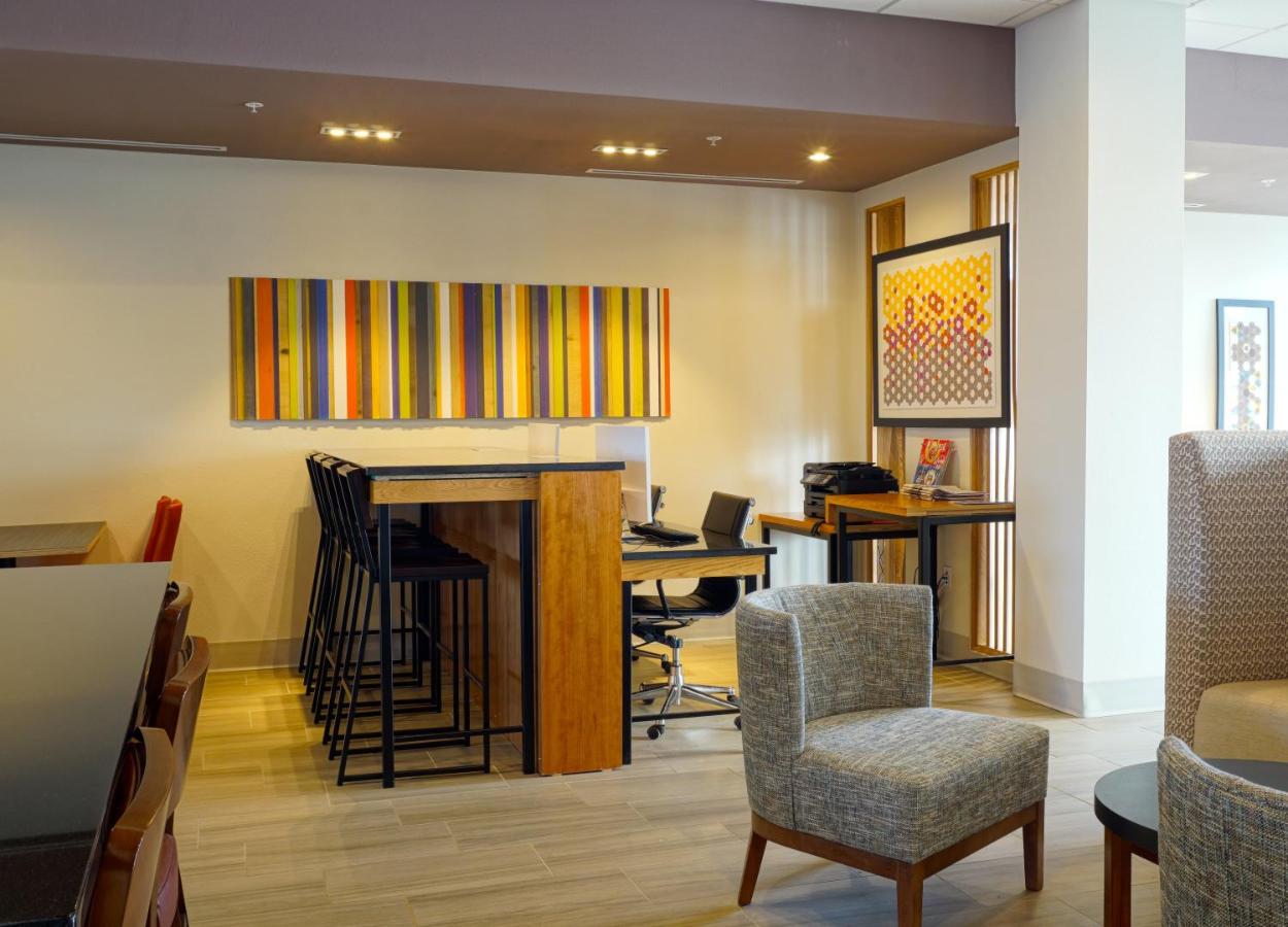 | Holiday Inn Express & Suites Omaha - Millard Area, an IHG Hotel
