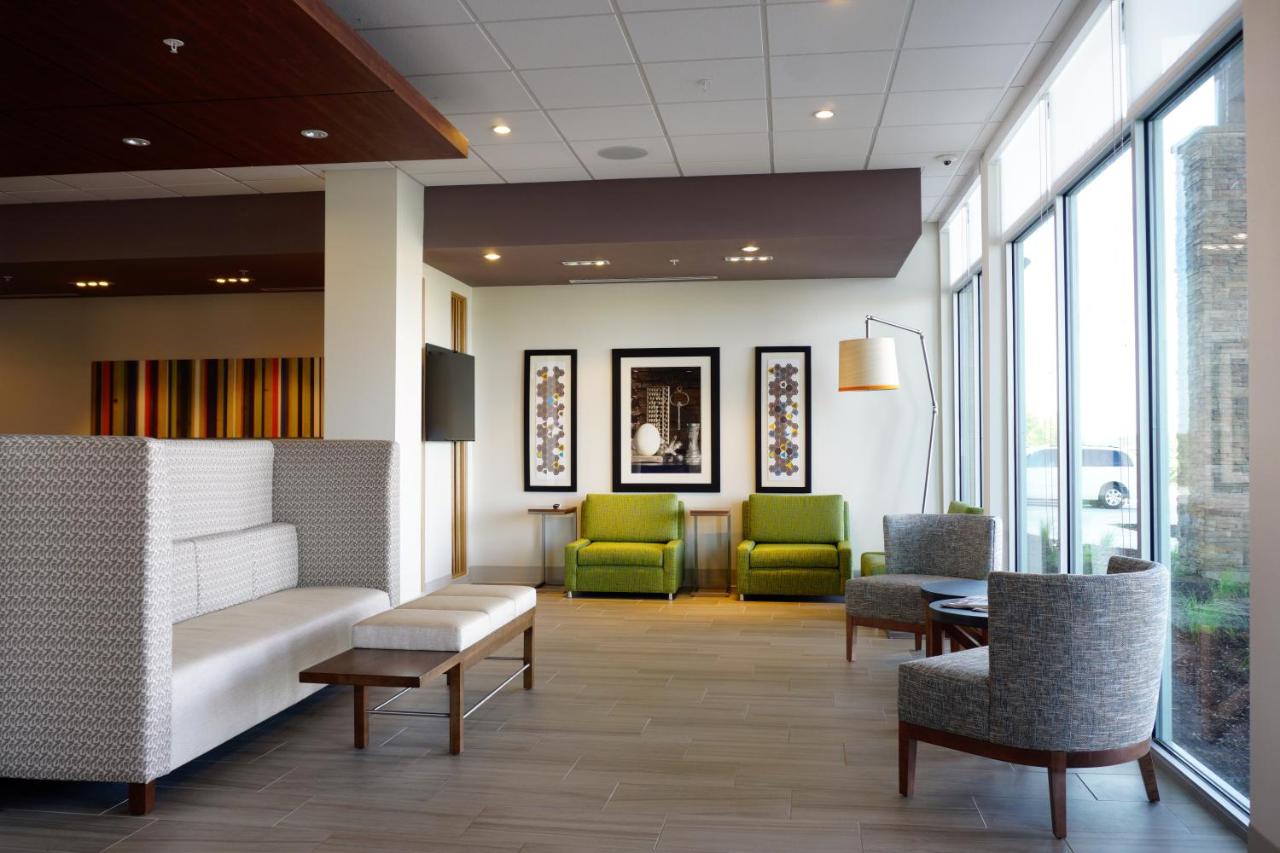 | Holiday Inn Express & Suites Omaha - Millard Area, an IHG Hotel