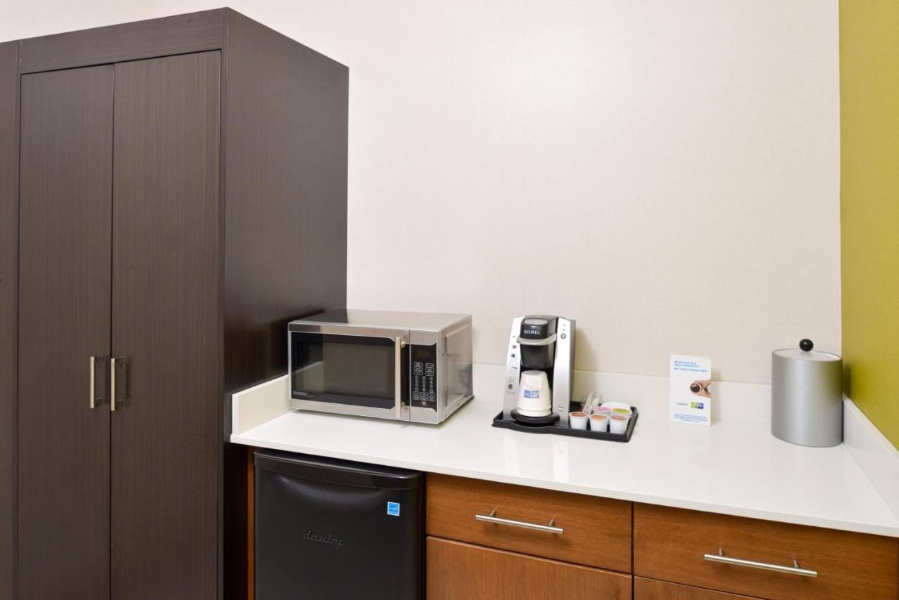  | Holiday Inn Express Wixom, an IHG Hotel