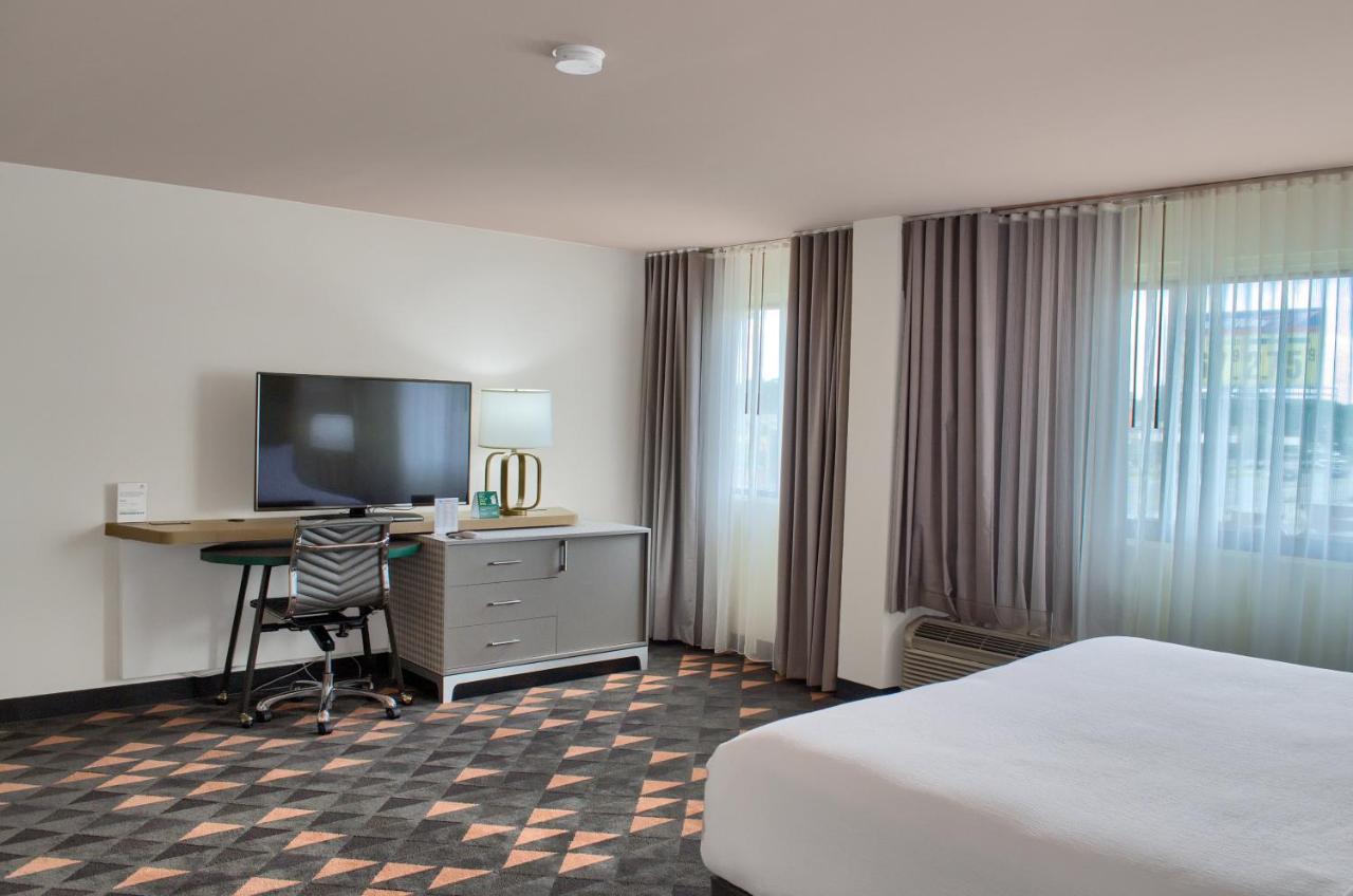 | Holiday Inn Mobile West I-10, an IHG Hotel