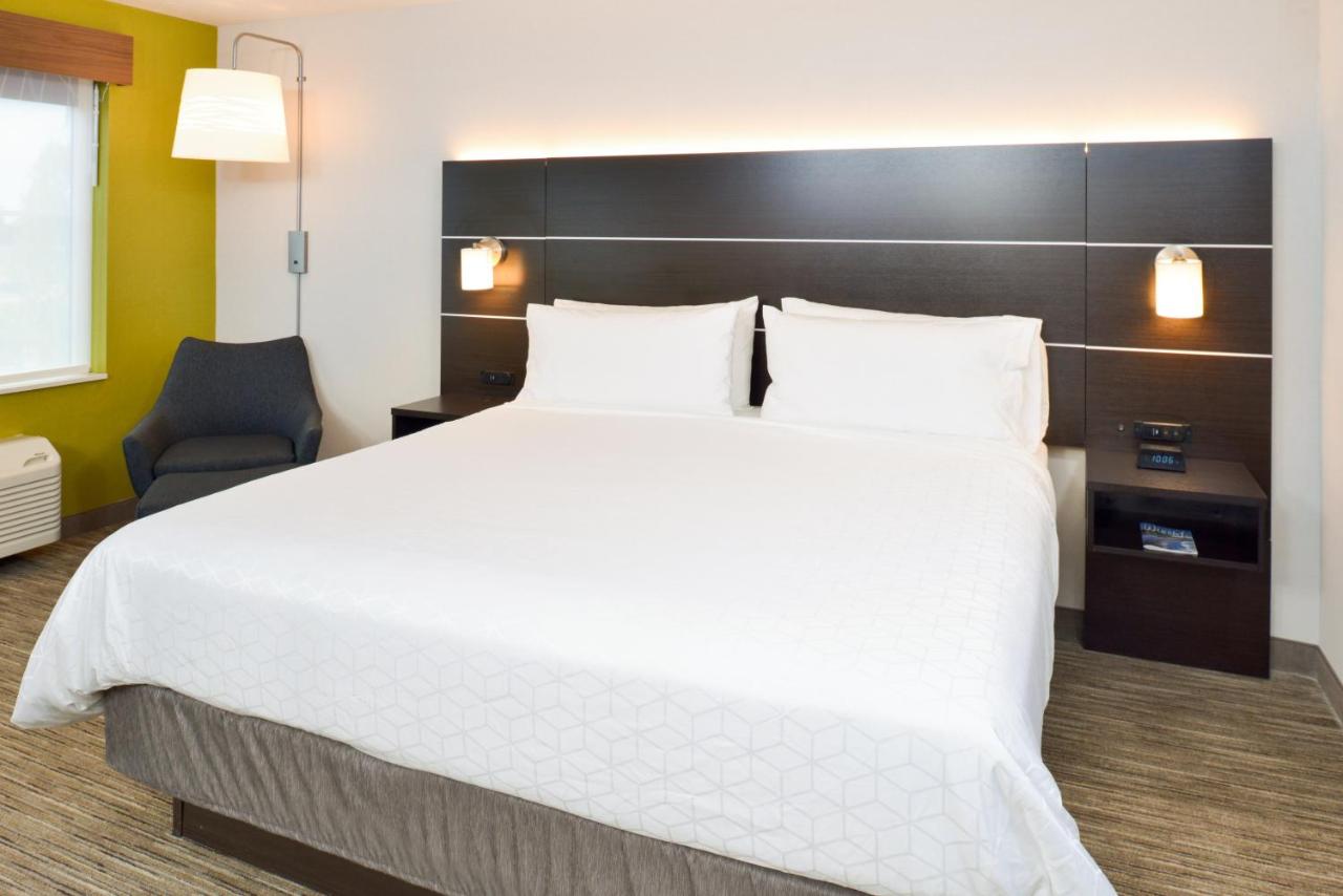  | Holiday Inn Express Wixom, an IHG Hotel