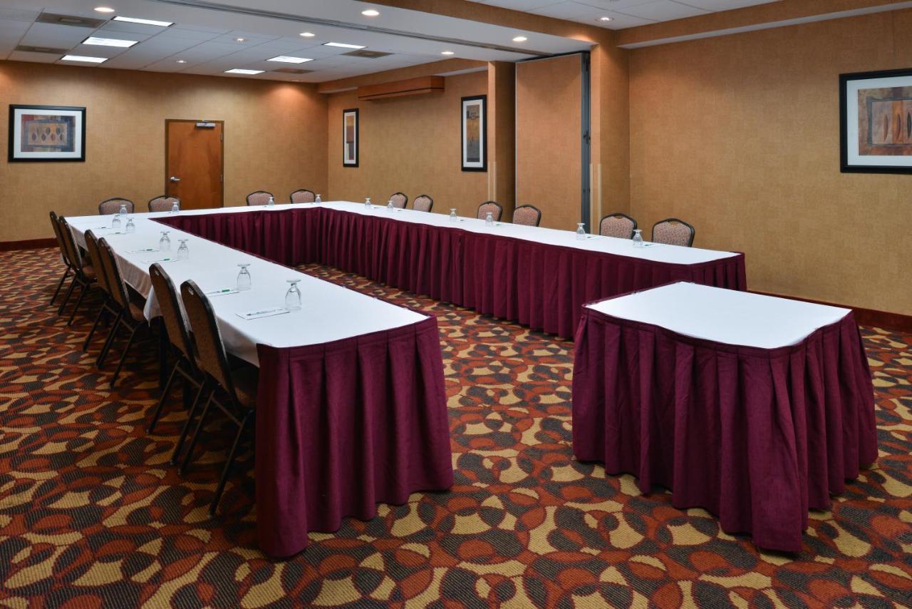 | Holiday Inn Martinsburg, an IHG Hotel