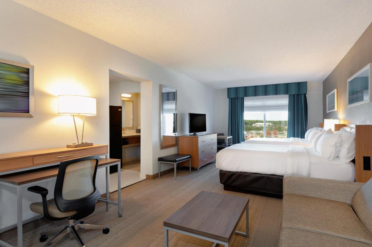 Queen Suite with Sofa Bed at Holiday Inn St. Augustine - World Golf by IHG