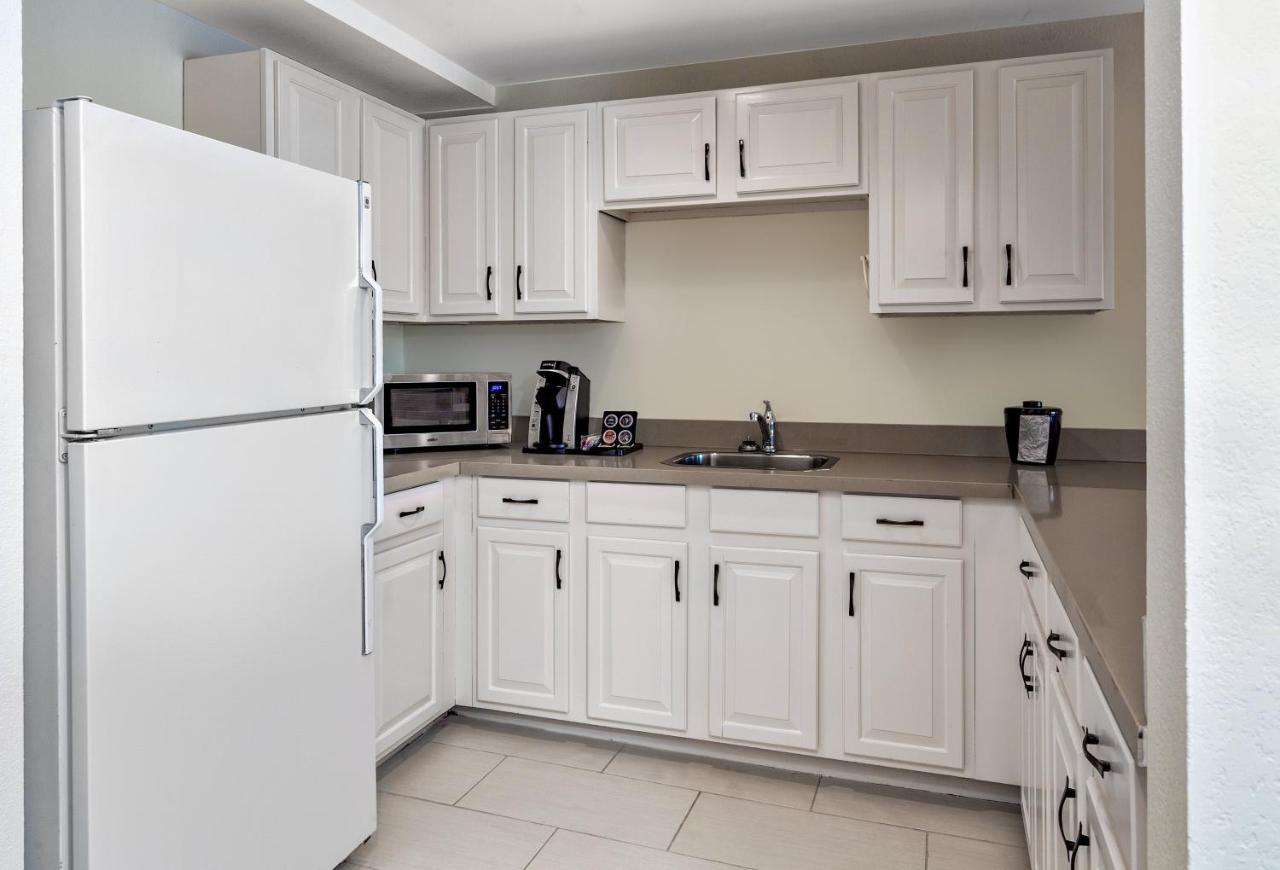Two-Bedroom Suite with Jacuzzi at Holiday Inn St. Augustine - World Golf by IHG